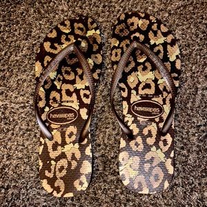 SOLD Women’s Havaianas Slim fit sandals size 7/8